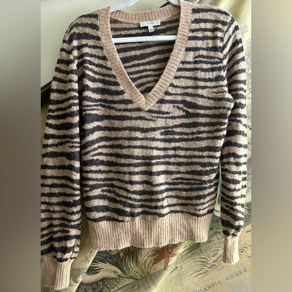 Joie Animal Print V Neckline Metallic Thread Swey SZ Small - Picture 2 of 7